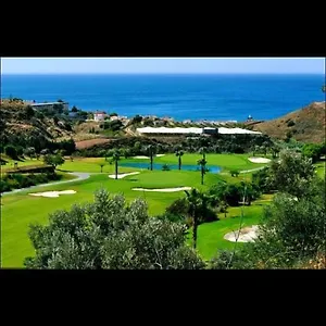 En Campo De Golf Y Cerca De La Playa Apartamento